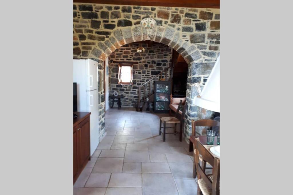 Traditional Stone House By The Sea... Kapetanianá Екстериор снимка