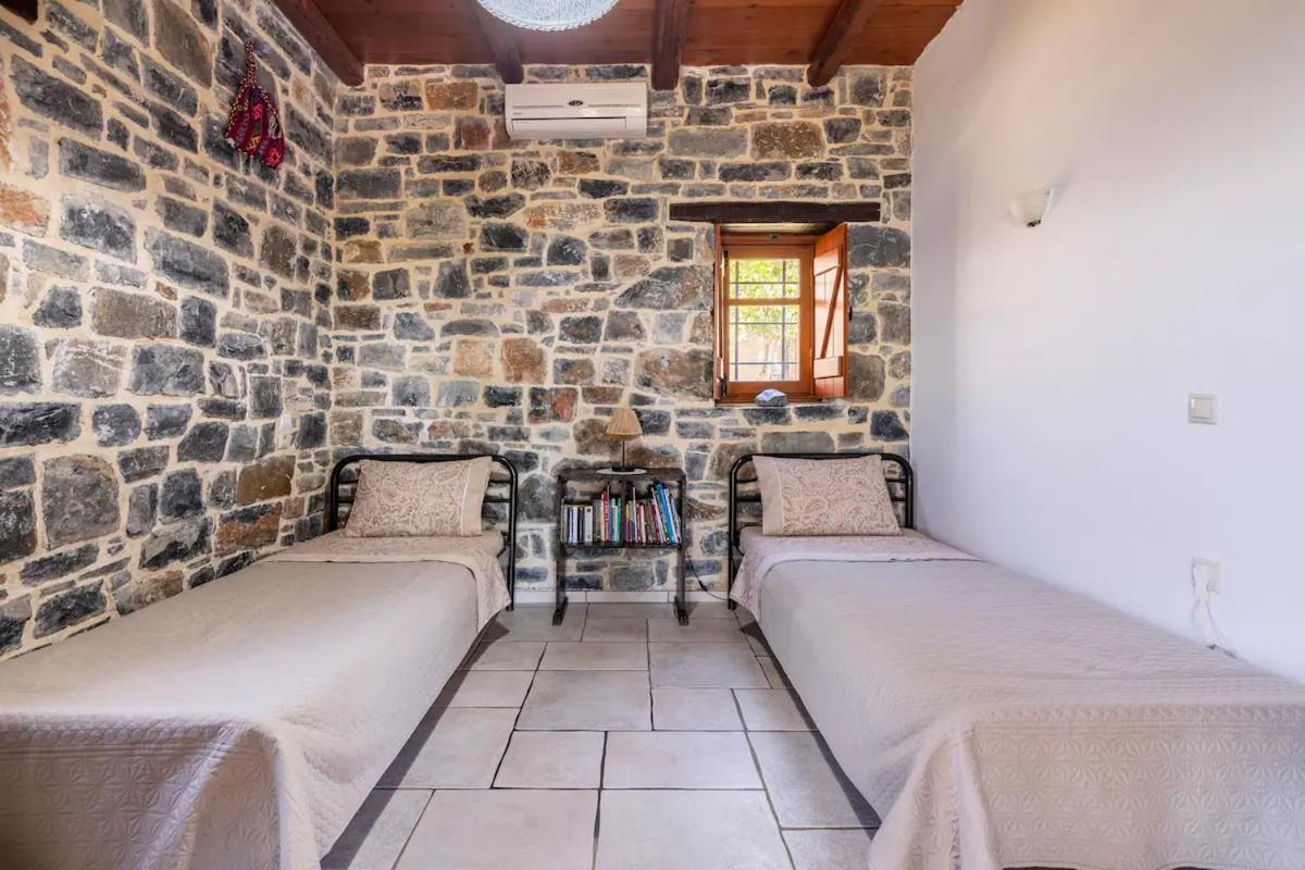 Traditional Stone House By The Sea... Kapetanianá Екстериор снимка