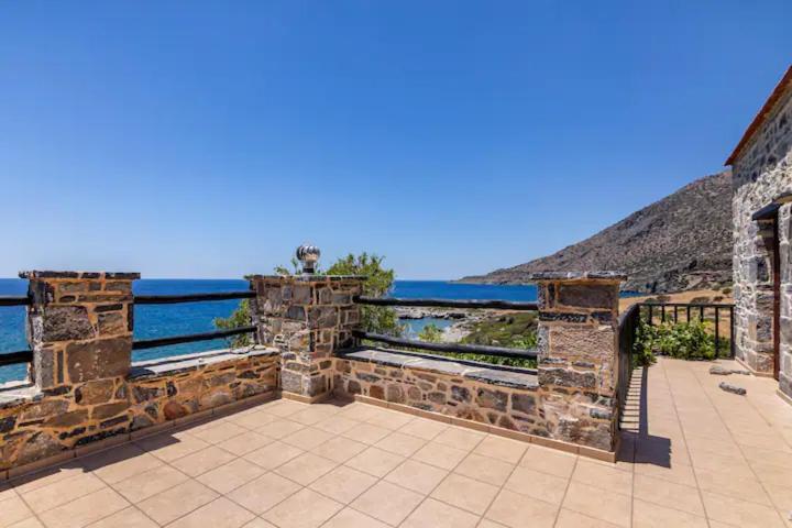 Traditional Stone House By The Sea... Kapetanianá Екстериор снимка